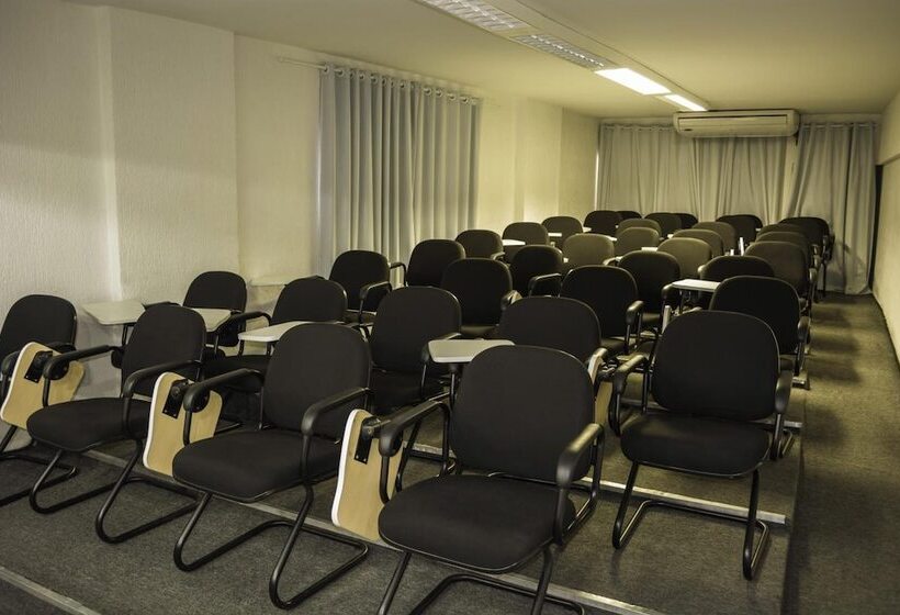 اقامتگاه Rede Andrade Coimbra