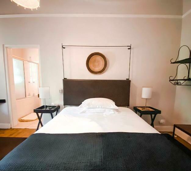 Пансион Ebony Lodge