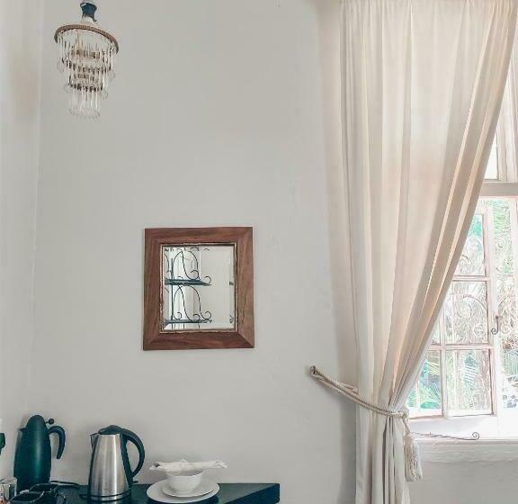 بنسيون Ebony Lodge