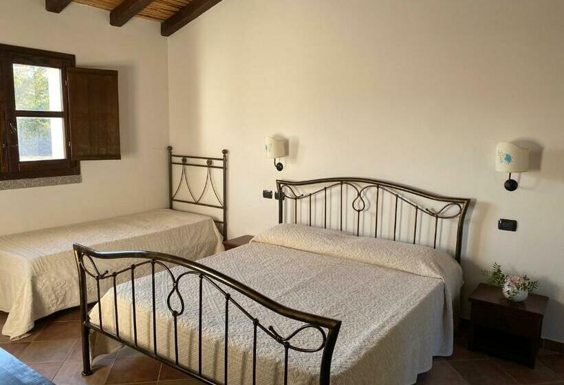 پانسیون Li Paduleddi Country Guest House