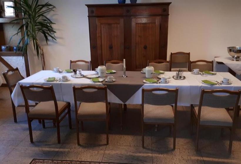 فندق صغير Gasthaus Deutsches Haus Garni