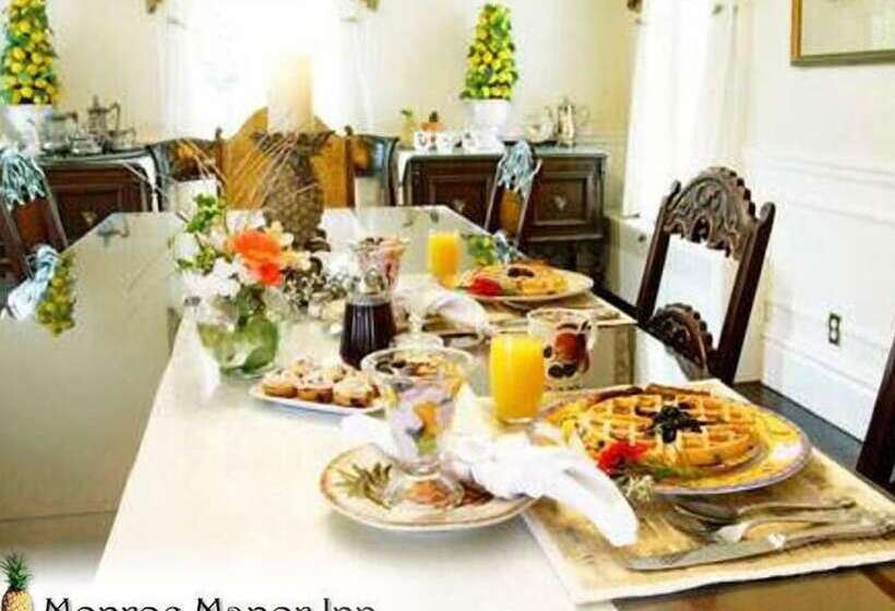 צימר Monroe Manor Inn