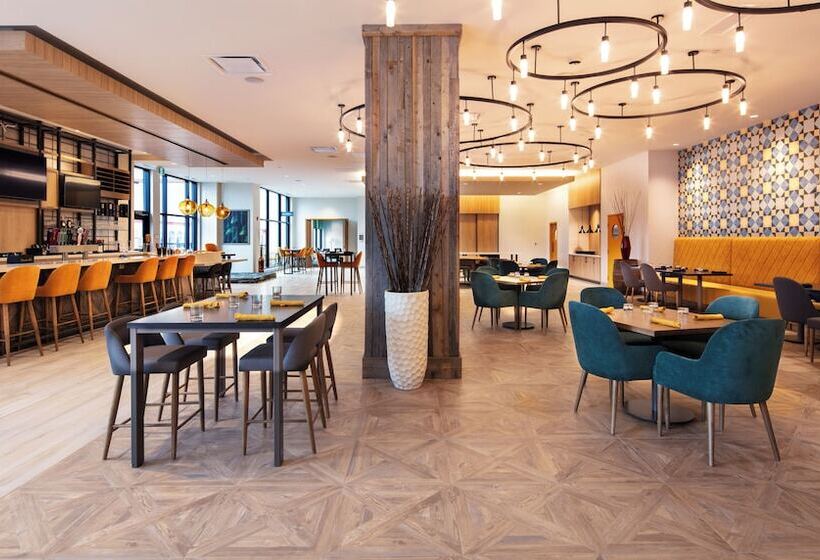 هتل Hilton Garden Inn Moncton, Nb