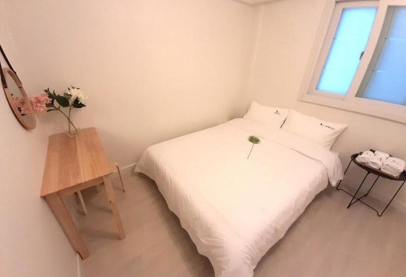 پانسیون Moonlight Galaxy Guesthouse