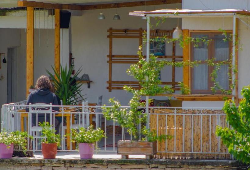 پانسیون Tearra Guesthouse