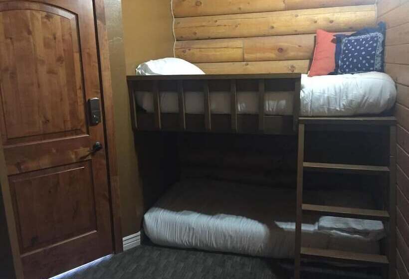 הוסטל Ponderosa Inn