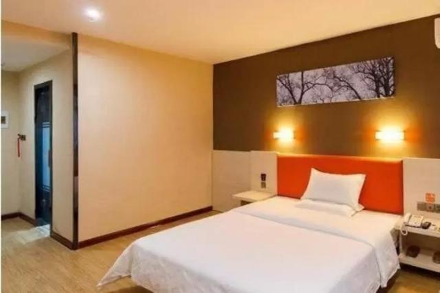 בית מלון כפרי 7 Days Premium Dalian Zhuanghe Huanghai Avenue