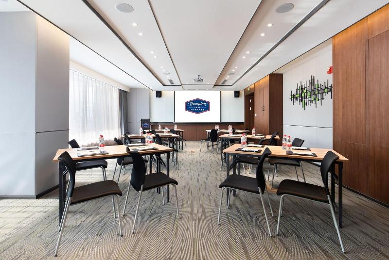 هتل Hampton By Hilton Changchun Ziyou Road