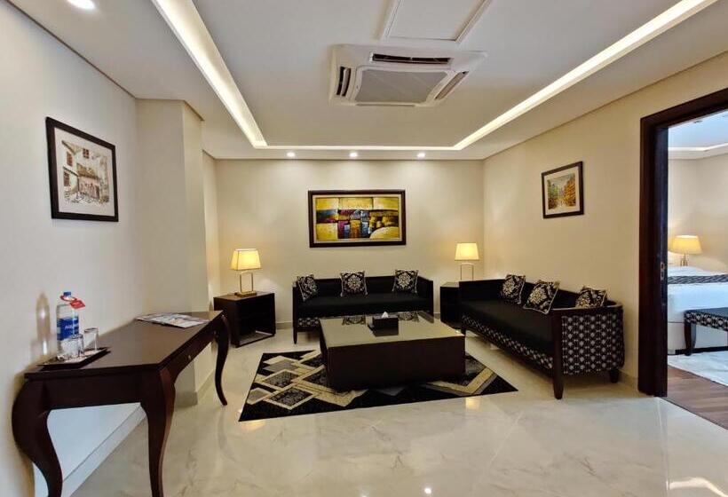 هتل Ramada By Wyndham Lahore Gulberg Ii