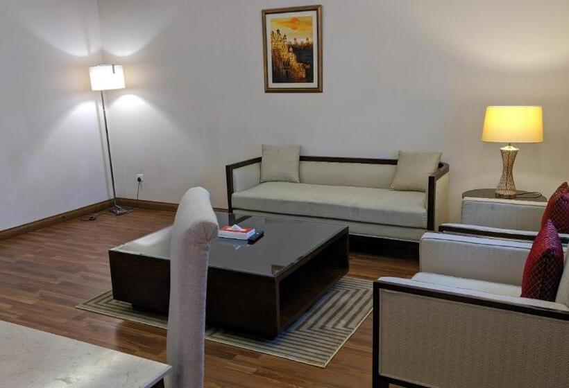 هتل Ramada By Wyndham Lahore Gulberg Ii