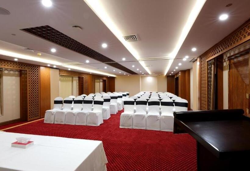 هتل Ramada By Wyndham Lahore Gulberg Ii