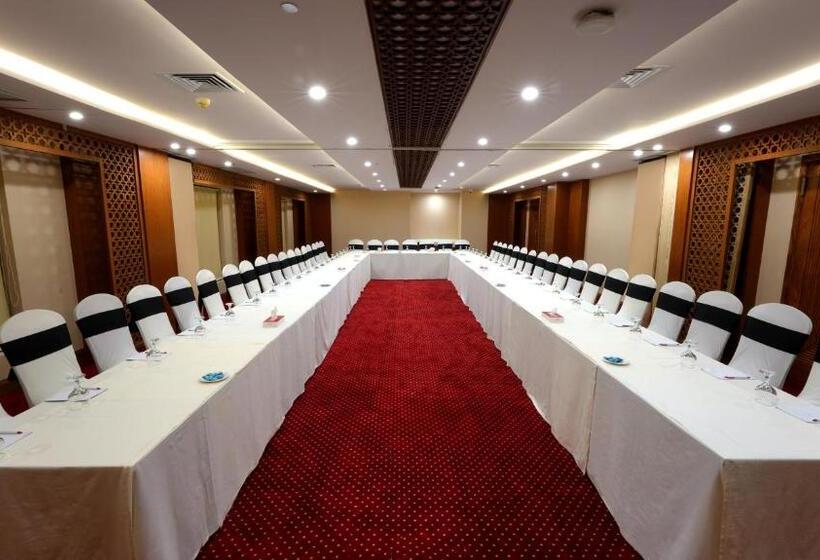هتل Ramada By Wyndham Lahore Gulberg Ii