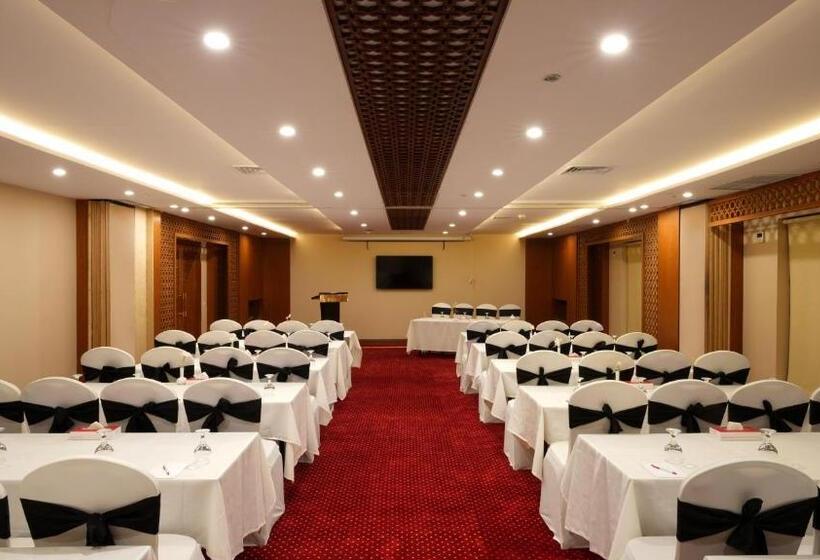 هتل Ramada By Wyndham Lahore Gulberg Ii