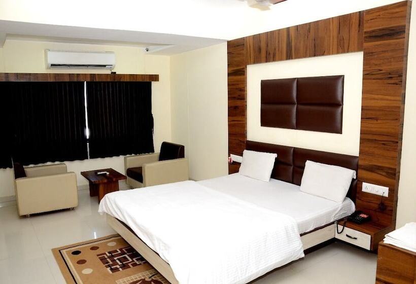 Отель The New Holiday Ii