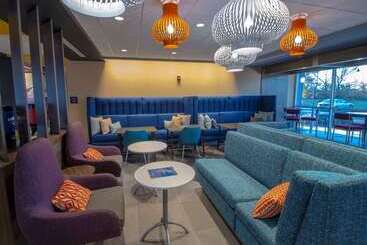 هتل Tru By Hilton Norfolk Airport