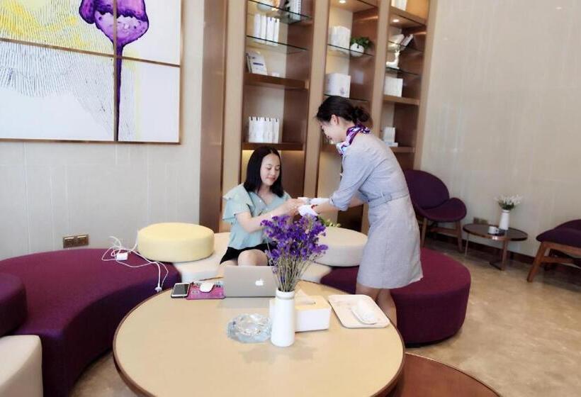 Lavande Hotel Neijiang High Speed Railway Station Peace Plaza