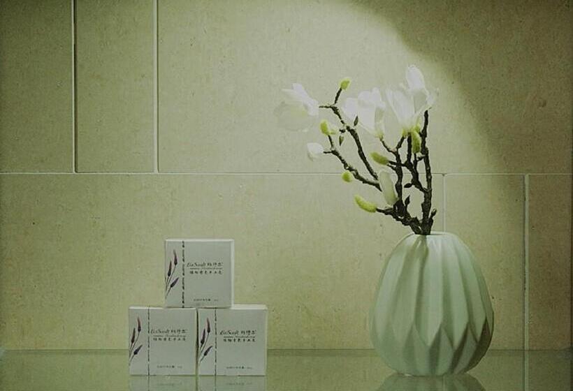 Lavande Hotel Neijiang High Speed Railway Station Peace Plaza