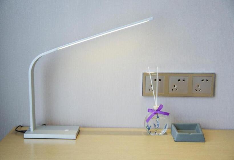 Lavande Hotel Neijiang High Speed Railway Station Peace Plaza