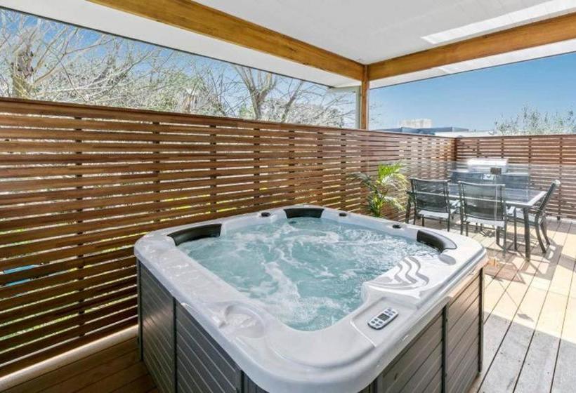 Bed and Breakfast Hale Kupa Rye Beach House Spa Table Tennis