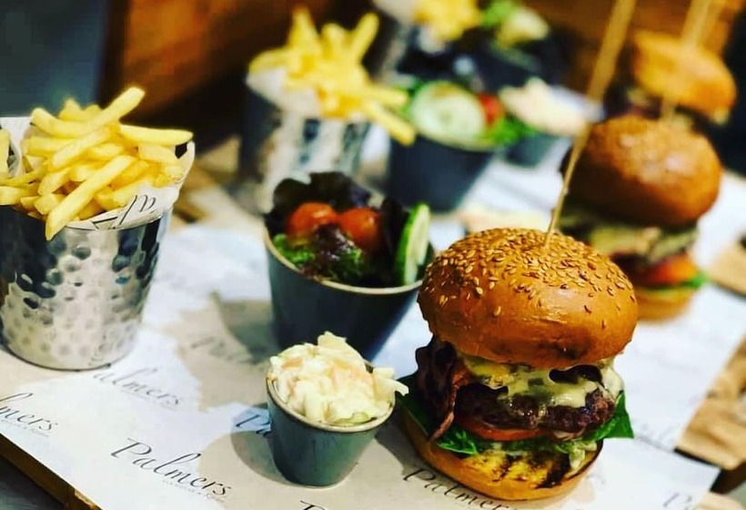 צימר Palmers Ale House & Kitchen