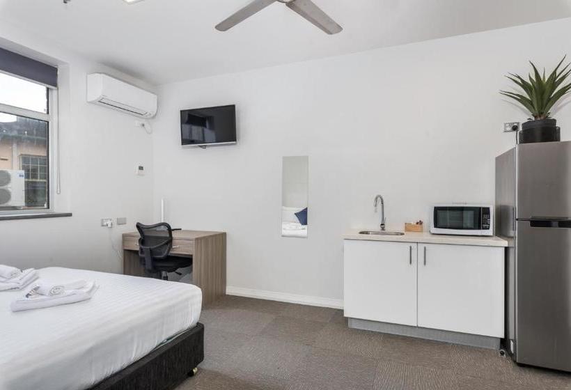 هتل Studios On King