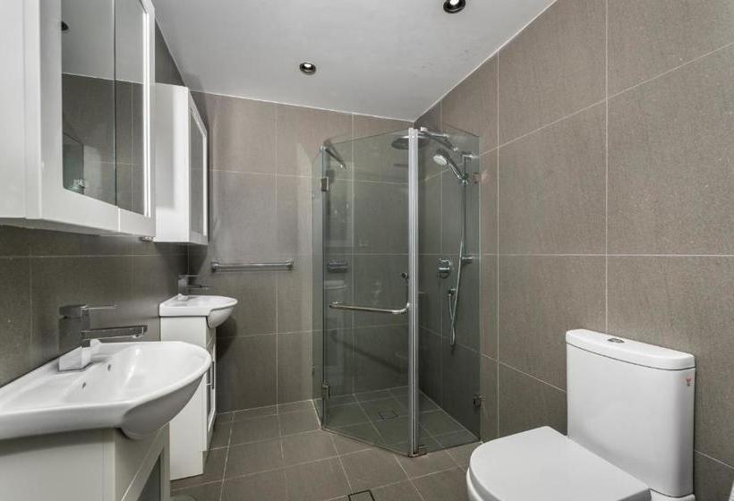 هتل Studios On King