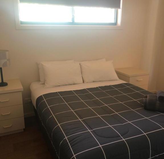 בית מלון כפרי Latitude20 Karratha Apartments