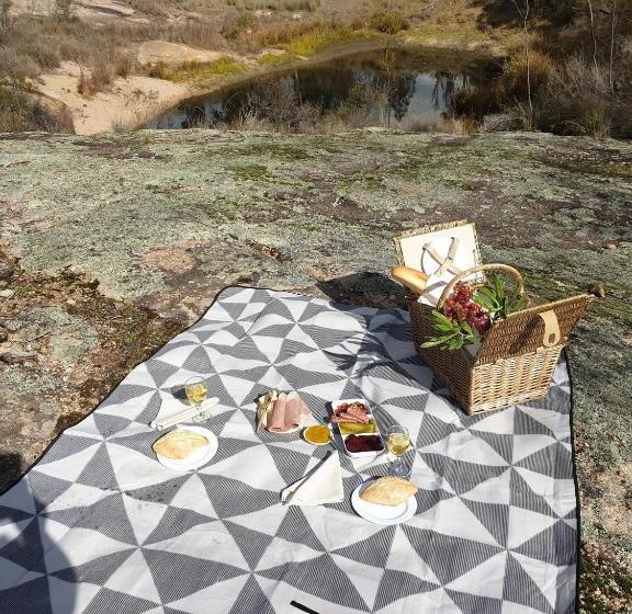 R & R On The Ravine
