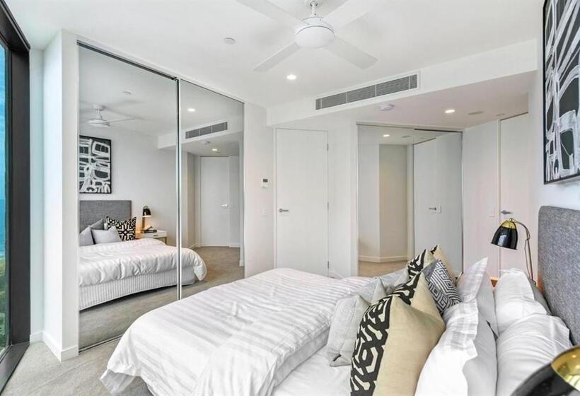 استراحتگاه Vue Broadbeach   Official