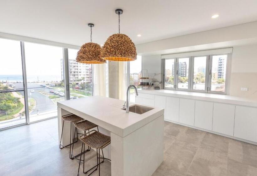 Astina Suites, Forster