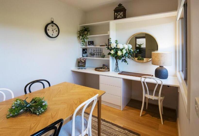 Bed and Breakfast Mews Cottages