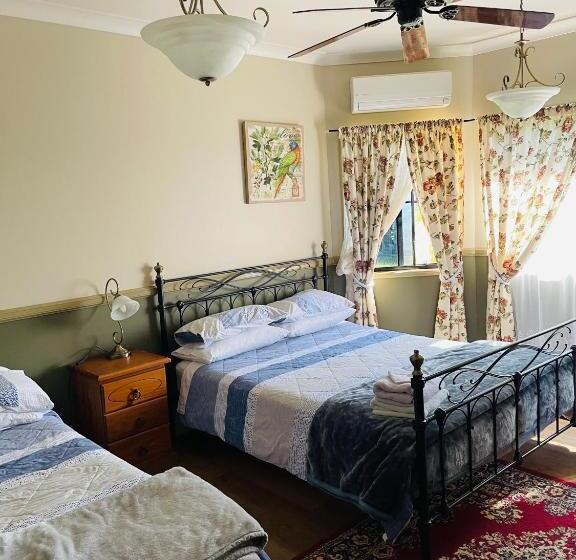 Golden Lace B&b