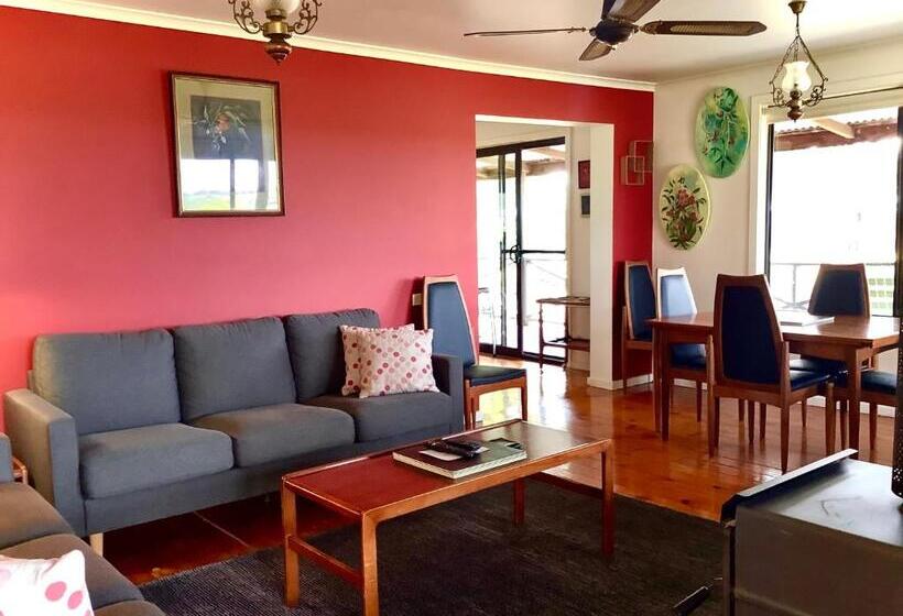 ホテル Gilgraves Vineyard Farmstay