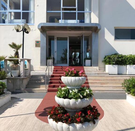 فندق International