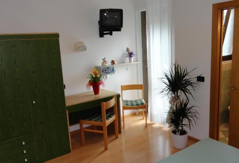 בית מלון כפרי Levico