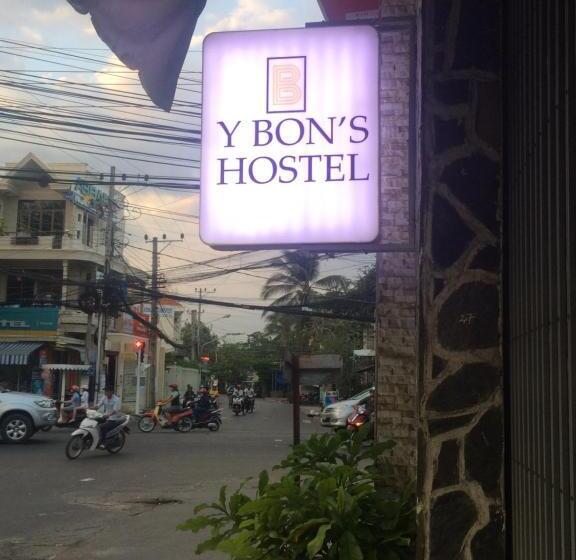 هتل Y Bon