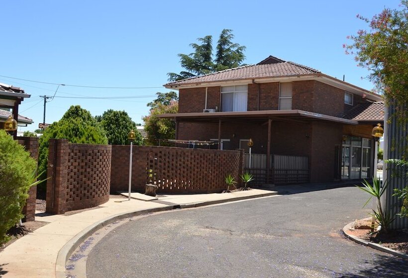 모텔 The Shamrock Hotel Balranald