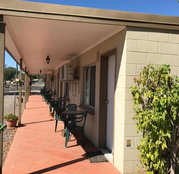 Wagon Wheel Motel