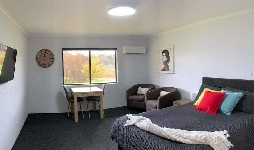 Общежитие Colonial Inn Guest Rooms