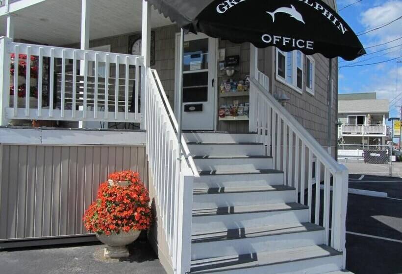 Green Dolphin Motel