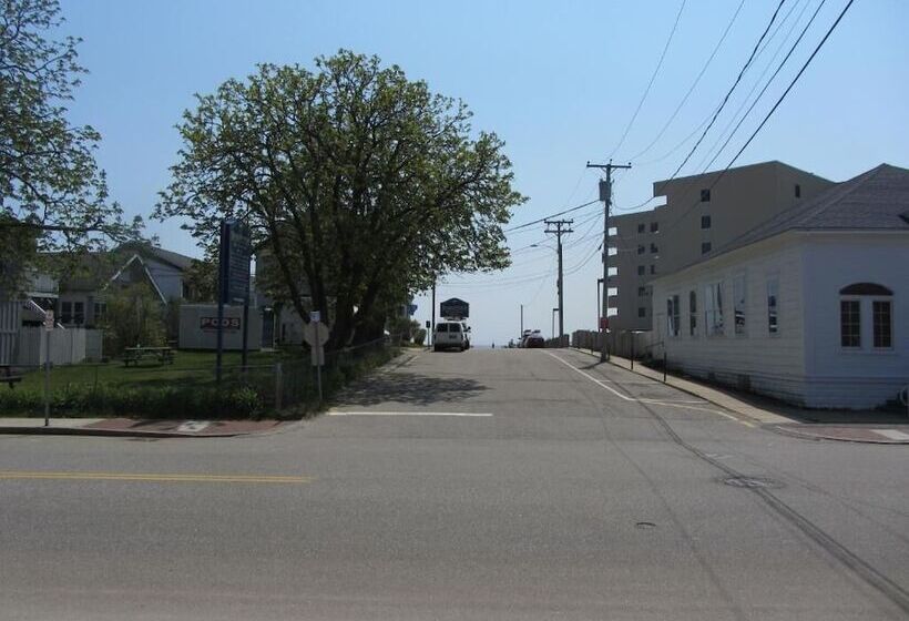 Green Dolphin Motel