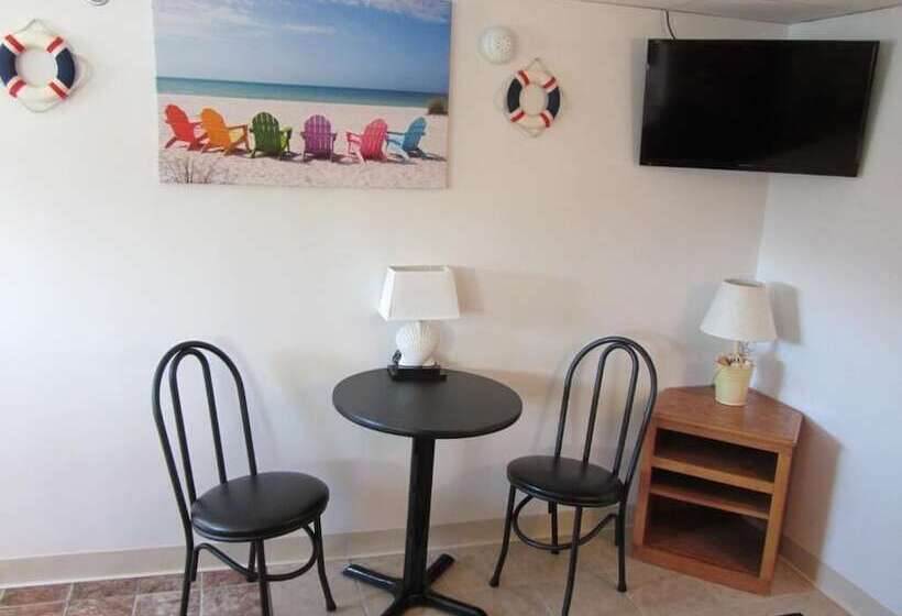 Green Dolphin Motel