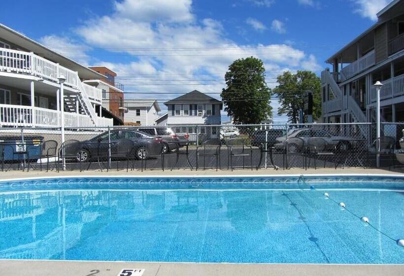 Green Dolphin Motel
