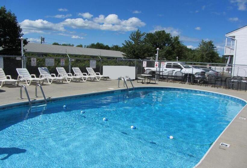 Green Dolphin Motel