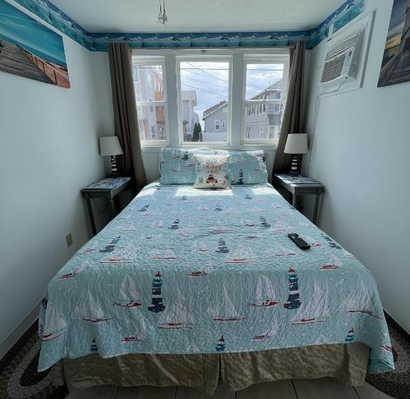 Green Dolphin Motel