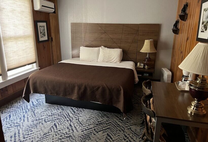 هتل Smoky Falls Lodge