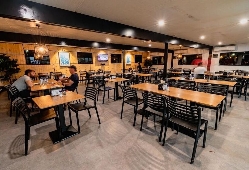 فندق على الطريق Oasis Newman