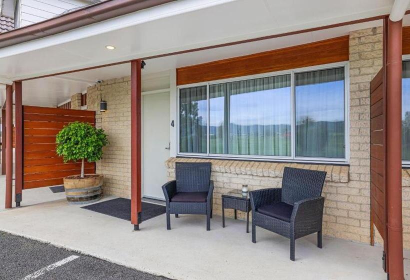 فندق على الطريق The Duck Inn Apartments