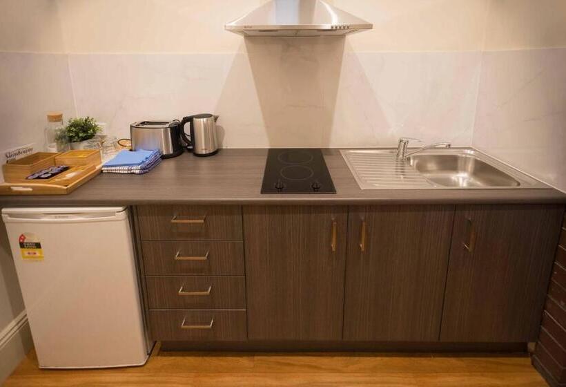 مُتل The Mile End