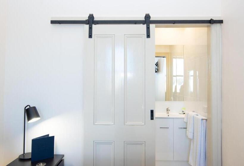 مُتل The Mile End